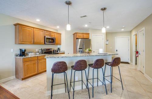 Saint Joseph Apartment | Downtown St Joseph Condo with Balcony and Harbor View