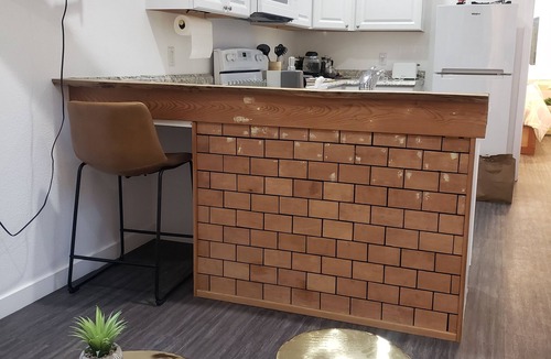 Roseburg House | Downtown Stay at the Red Tiny Twin!