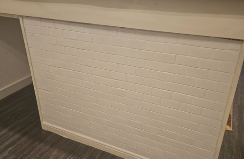 Roseburg House | Downtown Stay at the Red Tiny Twin!