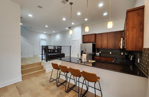 Chestnut Bed & Breakfast | Downtown Stay in East Austin @ 12th Street