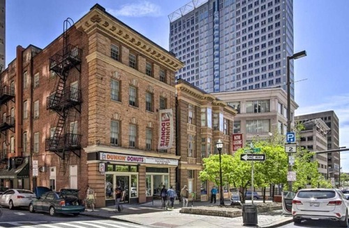 Downtown Baltimore Condo | Downtown Stay Near Harbor & Stadiums