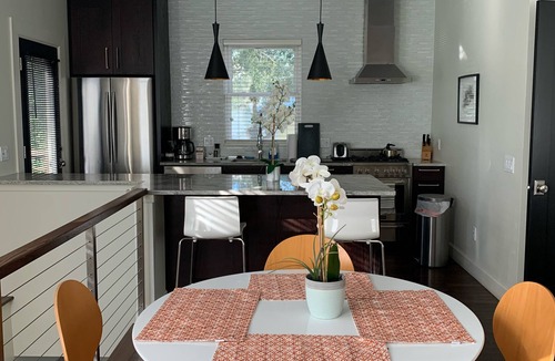 St. Petersburg Apartment | Downtown! Steps to Beach Drive restaurants, shops, and gorgeous waterfront!