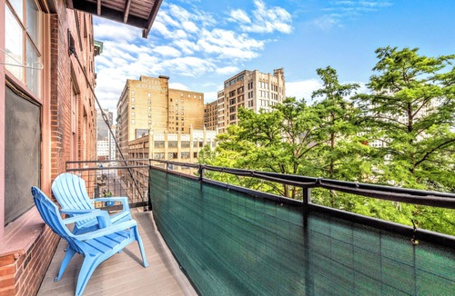 Downtown West Apartment | Downtown STL Loft + 100″ Projector + Private Balcony