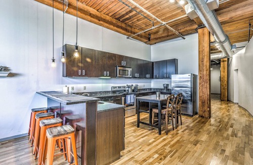 Downtown West Apartment | Downtown STL Loft Sleeps 8 + Parking + W/D + Pets