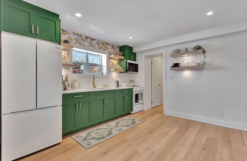 Stratford Apartment | Downtown Stratford’s Luxury 2 BDR Suite with Kitchen *BRAND NEW*