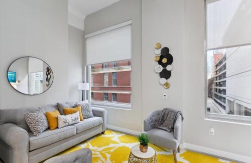 Downtown Cincinnati Apartment | Downtown Stroll to the Bengals