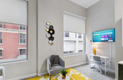 Downtown Cincinnati Apartment | Downtown Stroll to the Bengals