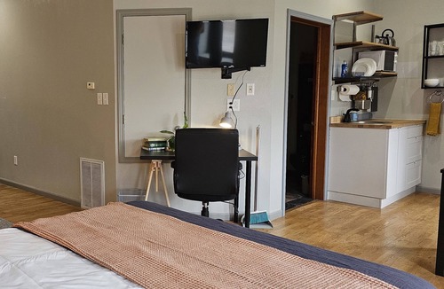 Aurora Apartment | Downtown Studio 201