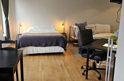 Aurora Apartment | Downtown Studio 201