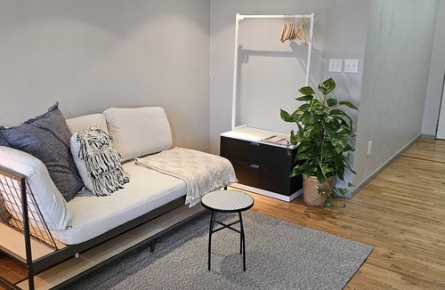 Aurora Apartment | Downtown Studio 201