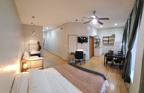 Aurora Apartment | Downtown Studio 201