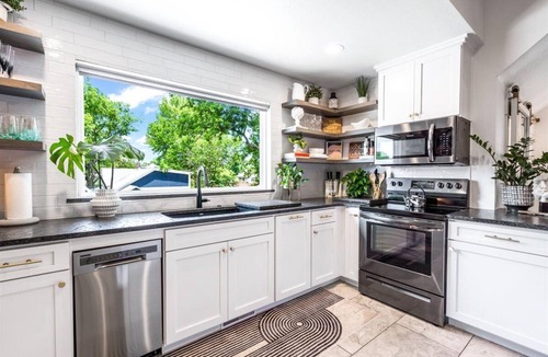 Downtown Apartment | DOWNTOWN STUDIO C, TOP 10 VACATION RENTAL, Bikers Paradise!