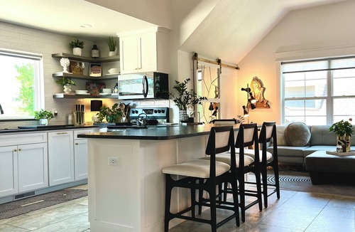 Downtown Apartment | DOWNTOWN STUDIO C, TOP 10 VACATION RENTAL, Bikers Paradise!