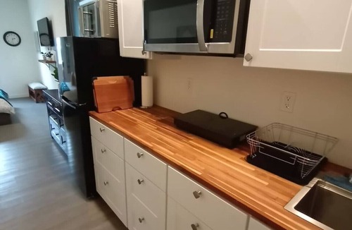 Moscow Apartment | Downtown Studio - Mustard