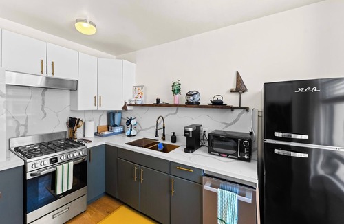 Downtown Long Beach Apartment | Downtown Studio Near Convention Center and Beach Free Parking