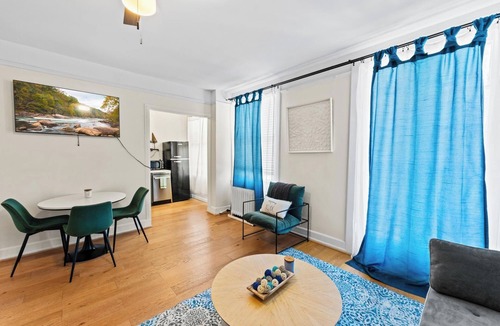 Downtown Long Beach Apartment | Downtown Studio Near Convention Center and Beach Free Parking