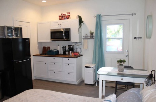 Moscow Apartment | Downtown Studio - Peacock