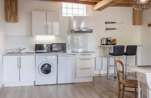 Troyes Apartment | Downtown studio, quiet, charming, wifi