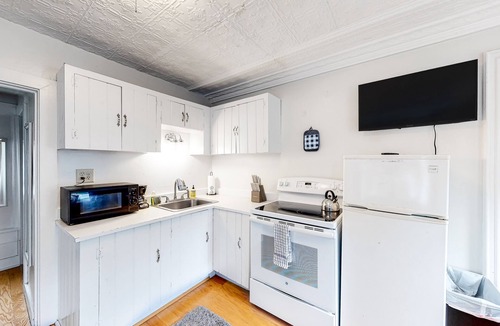 Castine Apartment | Downtown Studio w/Full Kitchen & Shared Porch - Walk Everywhere in Town