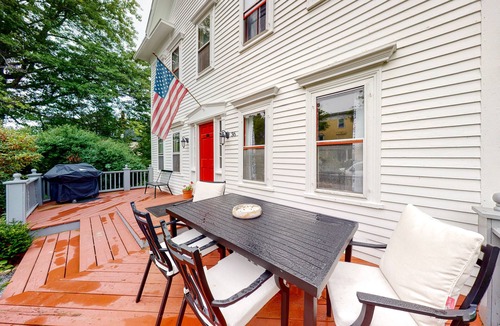 Castine Apartment | Downtown Studio w/Full Kitchen & Shared Porch - Walk Everywhere in Town