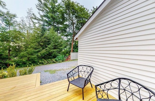 Castine House | Downtown Studio w/Full Kitchen & Shared Porch - Walk Everywhere in Town