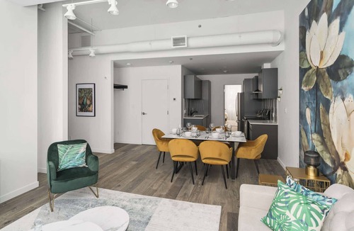Downtown Montreal Apartment | Downtown| Stylish 2BDR-2BA|6Guests