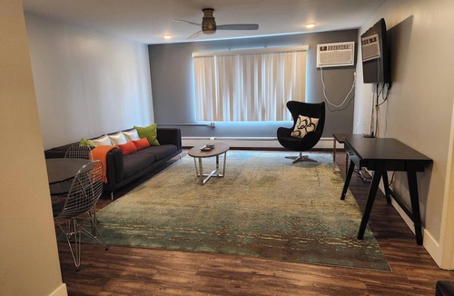 Elliot Park Apartment | Downtown Suite Living!