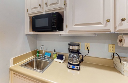Eureka Springs Historic District Villa | Downtown suite with central air conditioning, WiFi - near everything