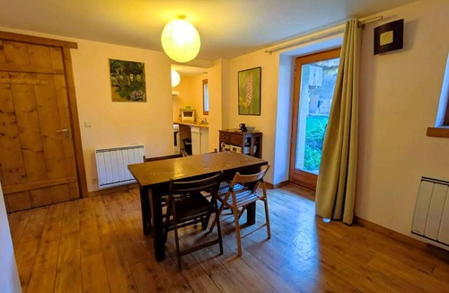 Beaufort Apartment | Downtown T2 station with parking space