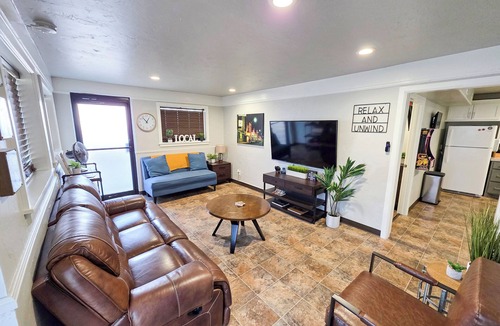 Tahlequah House | Downtown Tahlequah! Amazing Patio, Walkable to Restaurants/Bars, Wi-Fi +n