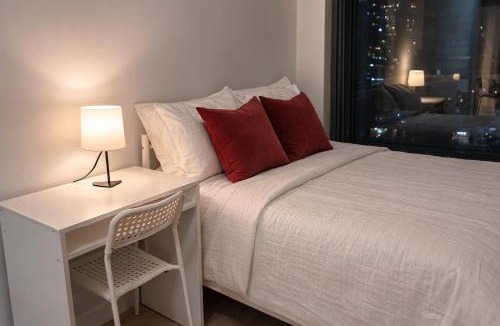 Church and Wellesley Apartment | Downtown Toronto Condo Sleeps 6 Two Queen Beds & Sofa Bed Gym Near UofT