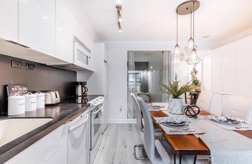 Toronto Entertainment District Hotel | Downtown Toronto Hotel and Suites