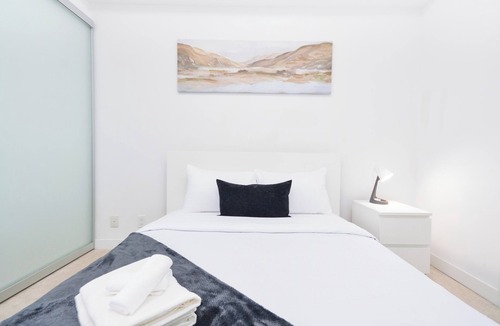 Central Waterfront House | Downtown Toronto near Scotiabank arena,CN Tower