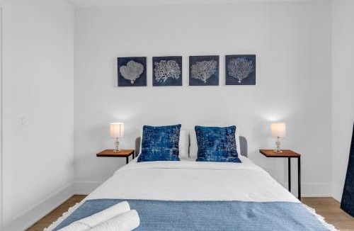 Toronto Entertainment District Apartment | Downtown Toronto Skyline Suite With Free Parking