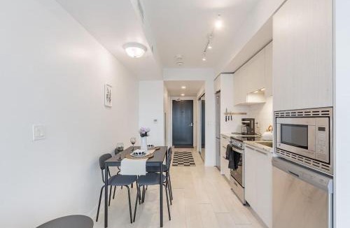 Church and Wellesley House | Downtown Toronto Studio with Balcony & Fast WiFi