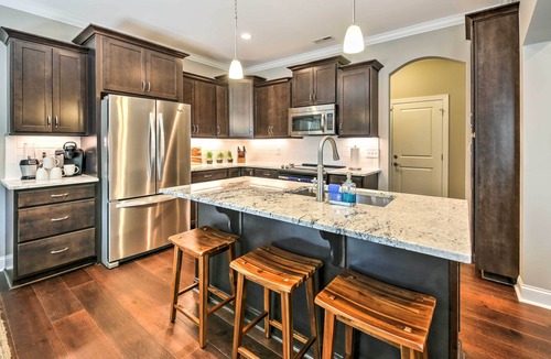 Southern Pines Apartment | Downtown Townhome; Walk to Dine & Shop on Broad St