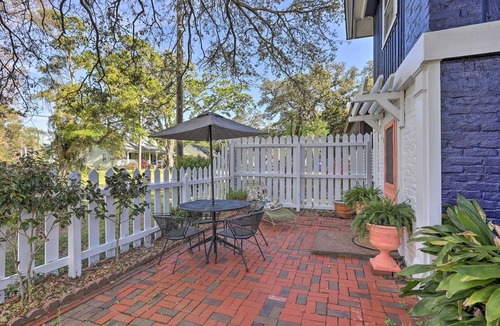 Southport House | Downtown Treehouse Cottage~Pet Friendly~Walk to Shops Dining & Waterfront