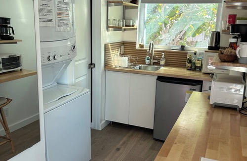 Downtown Cottage | Downtown Tropical Garden Studio close to everything