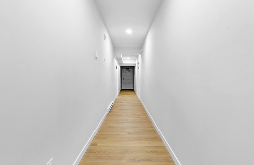 Hull Apartment | downtown unit brand new #8