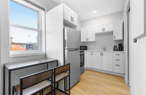Hull Apartment | downtown unit brand new #8
