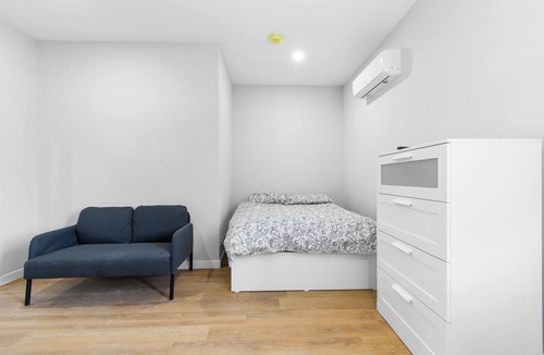 Hull Apartment | downtown unit brand new #8