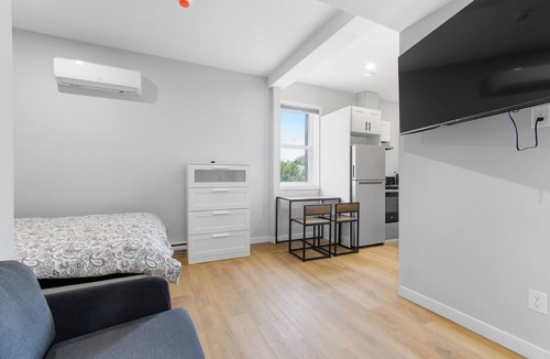 Hull Apartment | downtown unit brand new #8