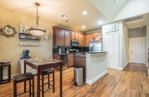 Northside House | Downtown Upscale Town Home. Private Pool & Jacuzzi