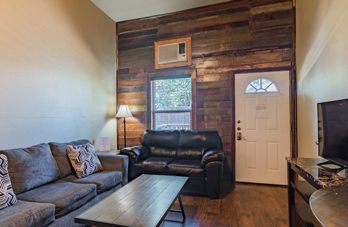Five Points Apartment | Downtown Urban Apartment Close to Alamo,Riverwalk,and Restaurants
