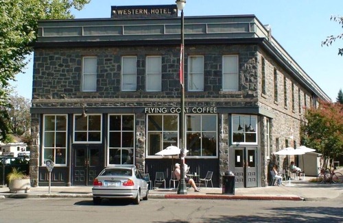 Santa Rosa Apartment | Downtown Urban Flat - 92 Walking Score