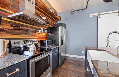 Perryville Apartment | Downtown Urban Loft above Restaurants
