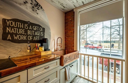 Downtown Harrisburg Apartment | Downtown Urban Oasis