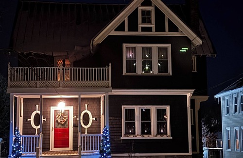 East Haven  Rutland County House | Downtown Victorian Home. Close to hiking, lakes, ski. Dog-Friendly!