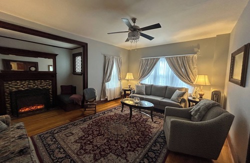 East Haven  Rutland County House | Downtown Victorian Home. Close to hiking, lakes, ski. Dog-Friendly!