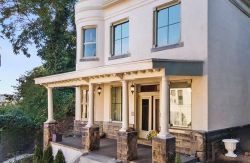 Oakland House | Downtown Victorian Mansion